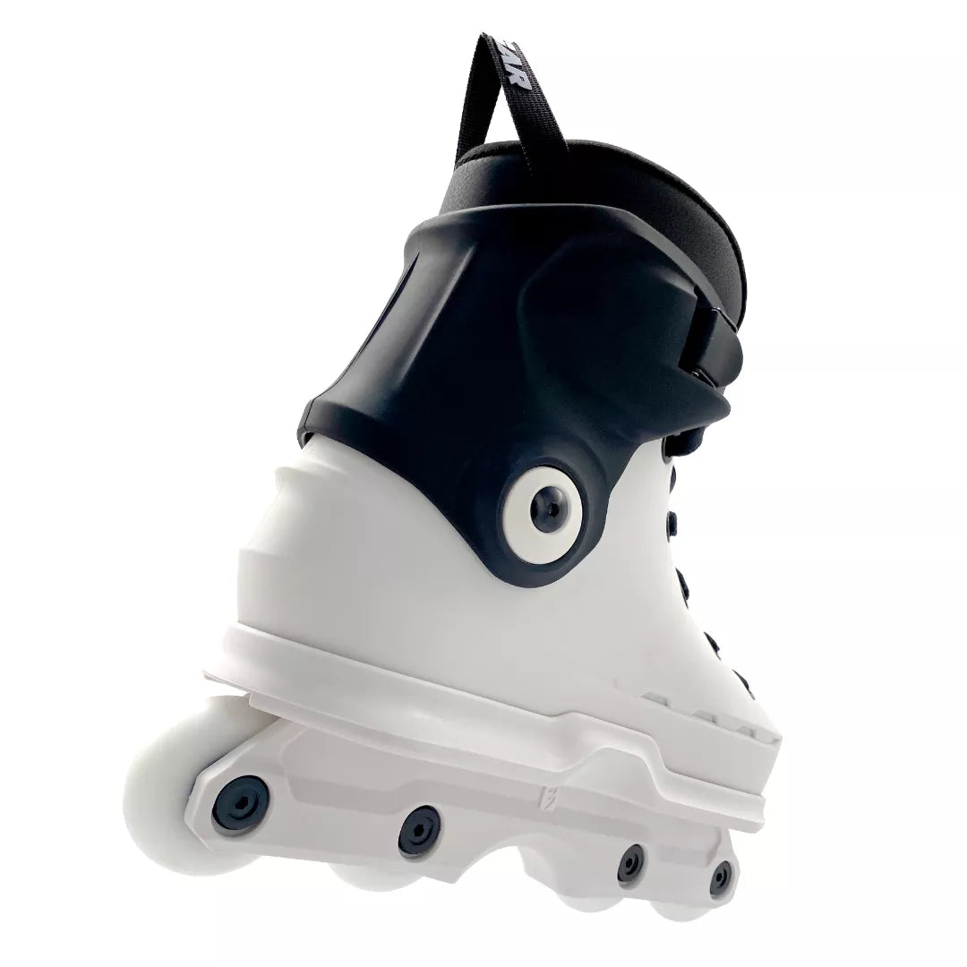 COUGAR: 7003 Skates