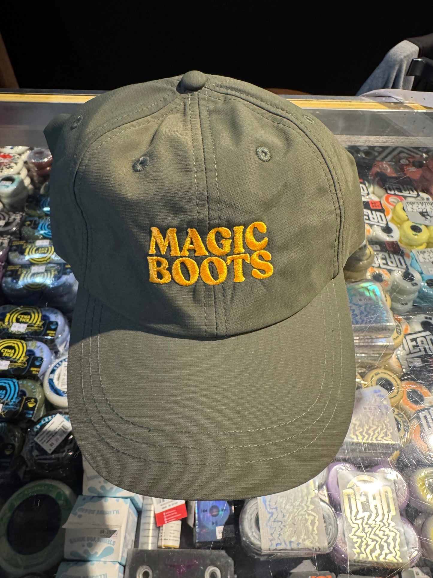 MAGIC BOOTS: Logo Hat